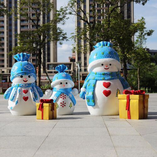 户外卡通雪人摆件玻璃钢雪人礼盒雕塑小品公园林景观大型落地圣诞