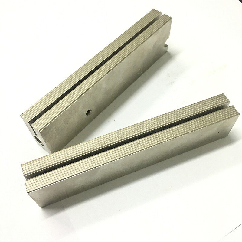 自动立式包装机配件横封模具封口刀座直纹网纹铜加热块防粘发热块图片