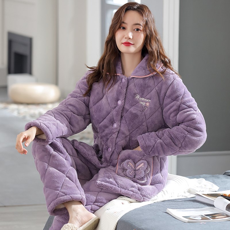 三层加厚夹棉秋冬新款珊瑚绒睡衣套装女中年妈妈保暖家居服可外穿