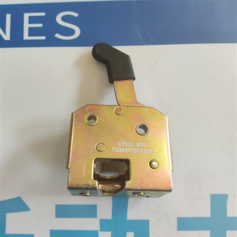 雷沃原厂装机拖拉机收割机左侧车门锁块