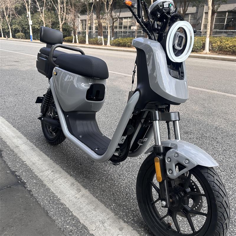 小牛U1one载人后坐座垫尾储物箱可放充电器扶手后靠背电动自行车