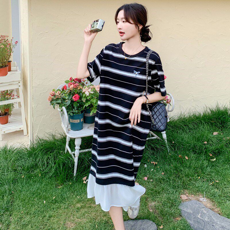 孕妇装夏季冰丝针织短袖连衣裙2025新款条纹拼接雪纺假两件长裙子