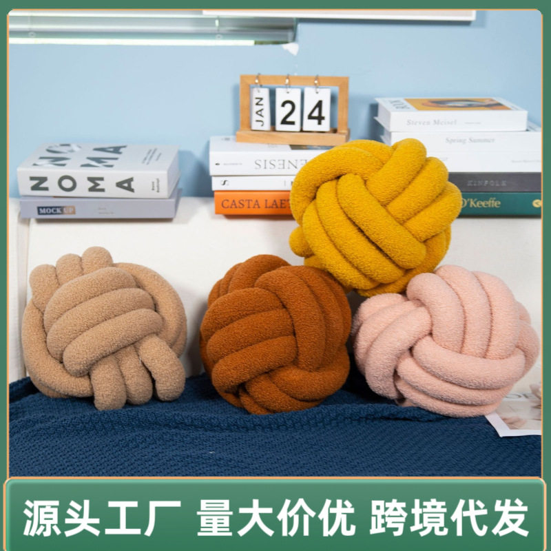 跨境手工编织打结球抱枕羊羔绒卷靠枕沙发客厅家用靠垫床头靠背