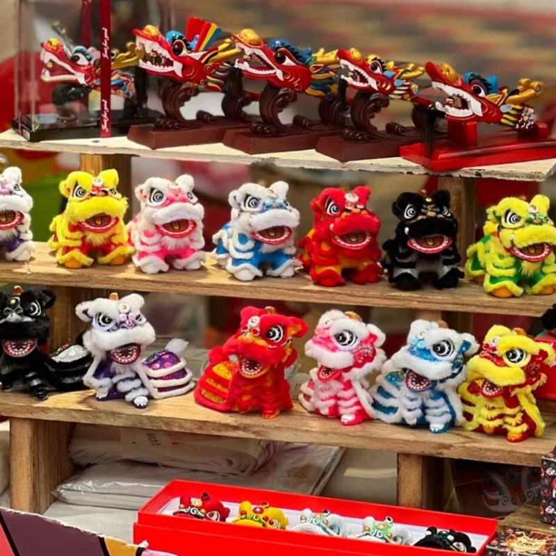 汽车国潮醒狮摆件迷你狮摇头弹簧车载居家摆件招财开业小礼品新款