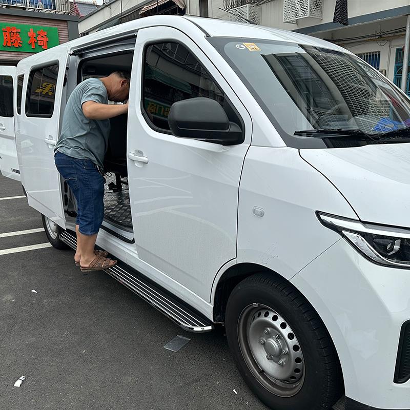 五菱扬光新能源电车脚踏板专用扬光ev上下车踏板加厚铝合金侧踏板