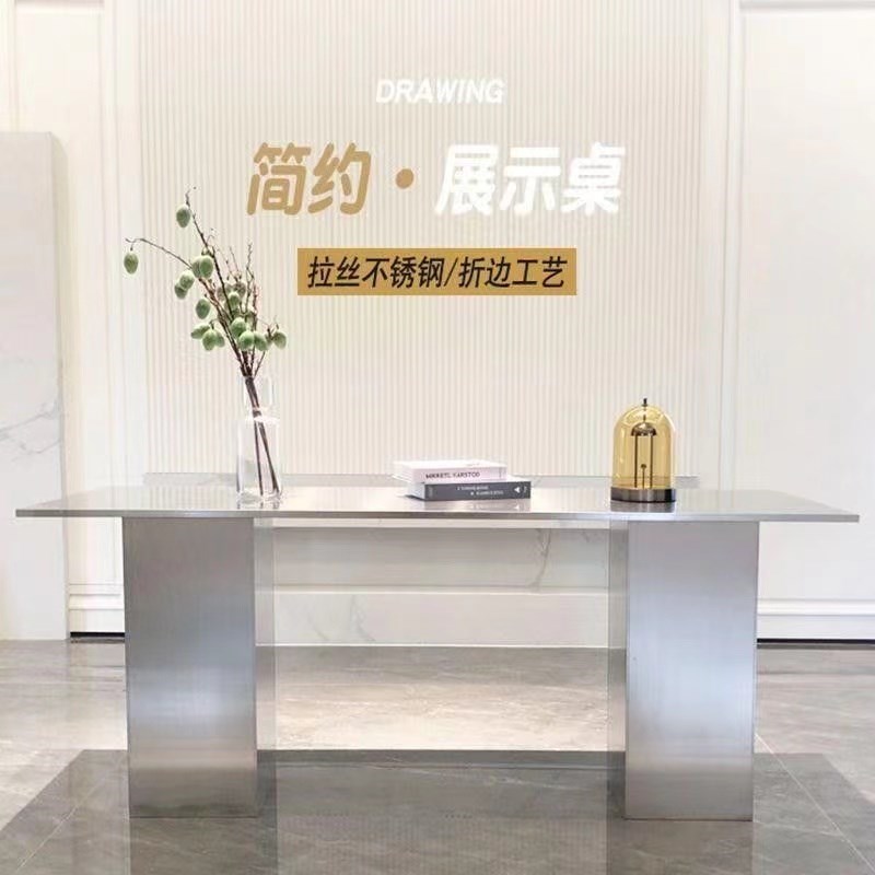 服装店中岛展示台工业风流水台中间摆放不锈钢陈列道具饰品展示桌