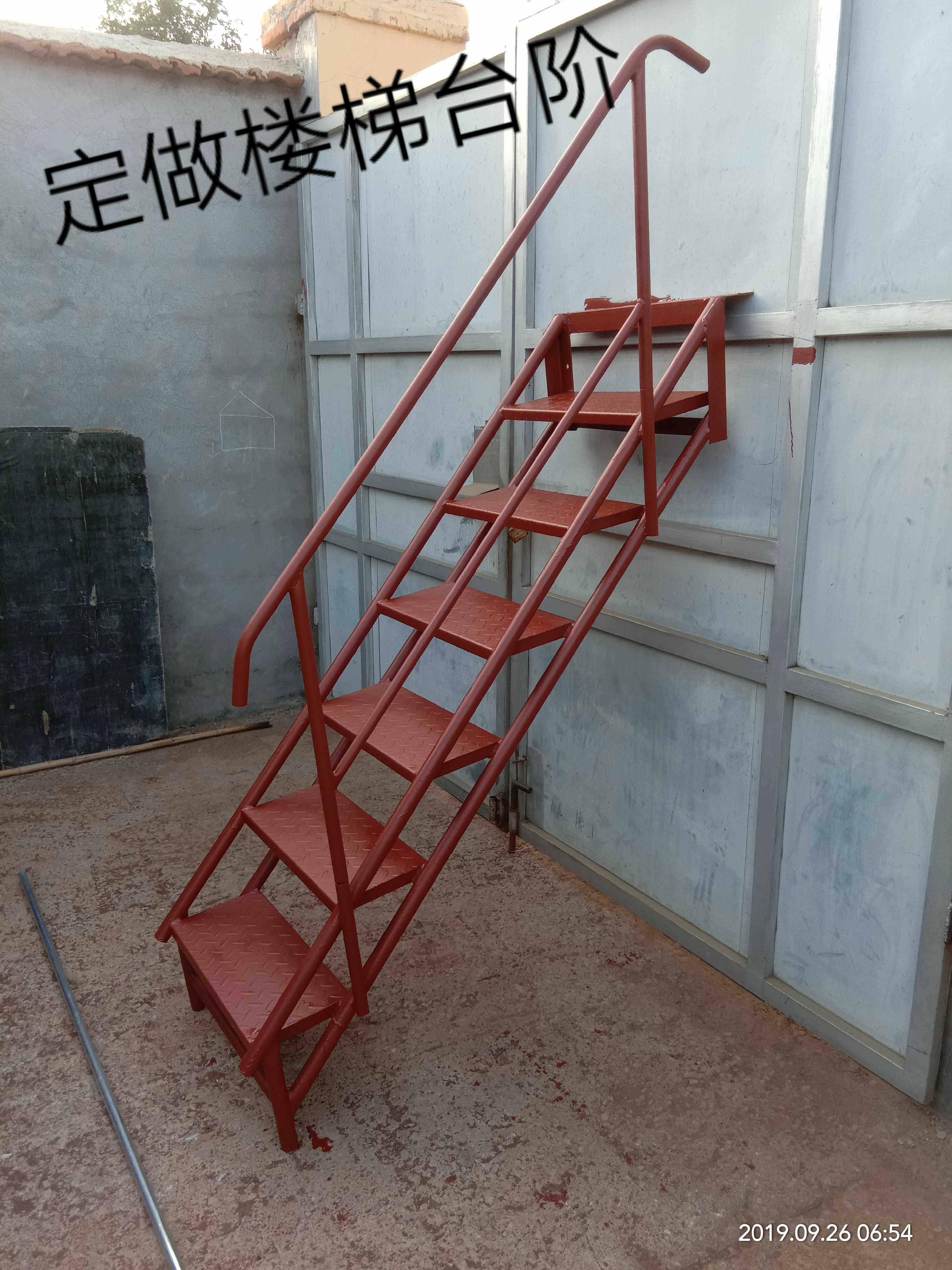 定做尺寸户外室内整体楼梯,铁楼梯整体焊接结实耐用