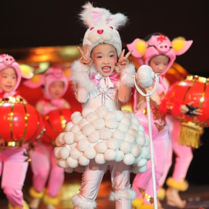 新款元旦小白兔儿童演出服幼儿园兔子乖乖卡通动物话剧舞蹈表演服