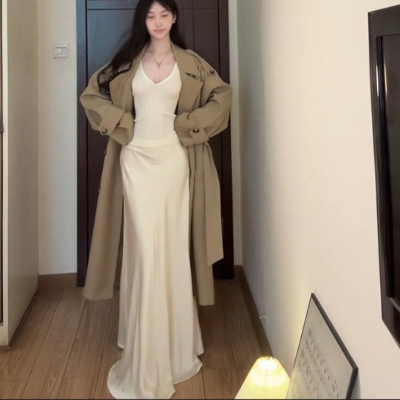 法式高级感白色缎面半身裙女2025新坠感高腰时尚垂感包臀鱼尾长裙