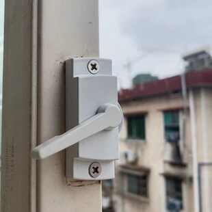 锁扣白色推拉窗户铝合金搭扣门锁平面勾锁移门老式月牙锁塑钢门窗