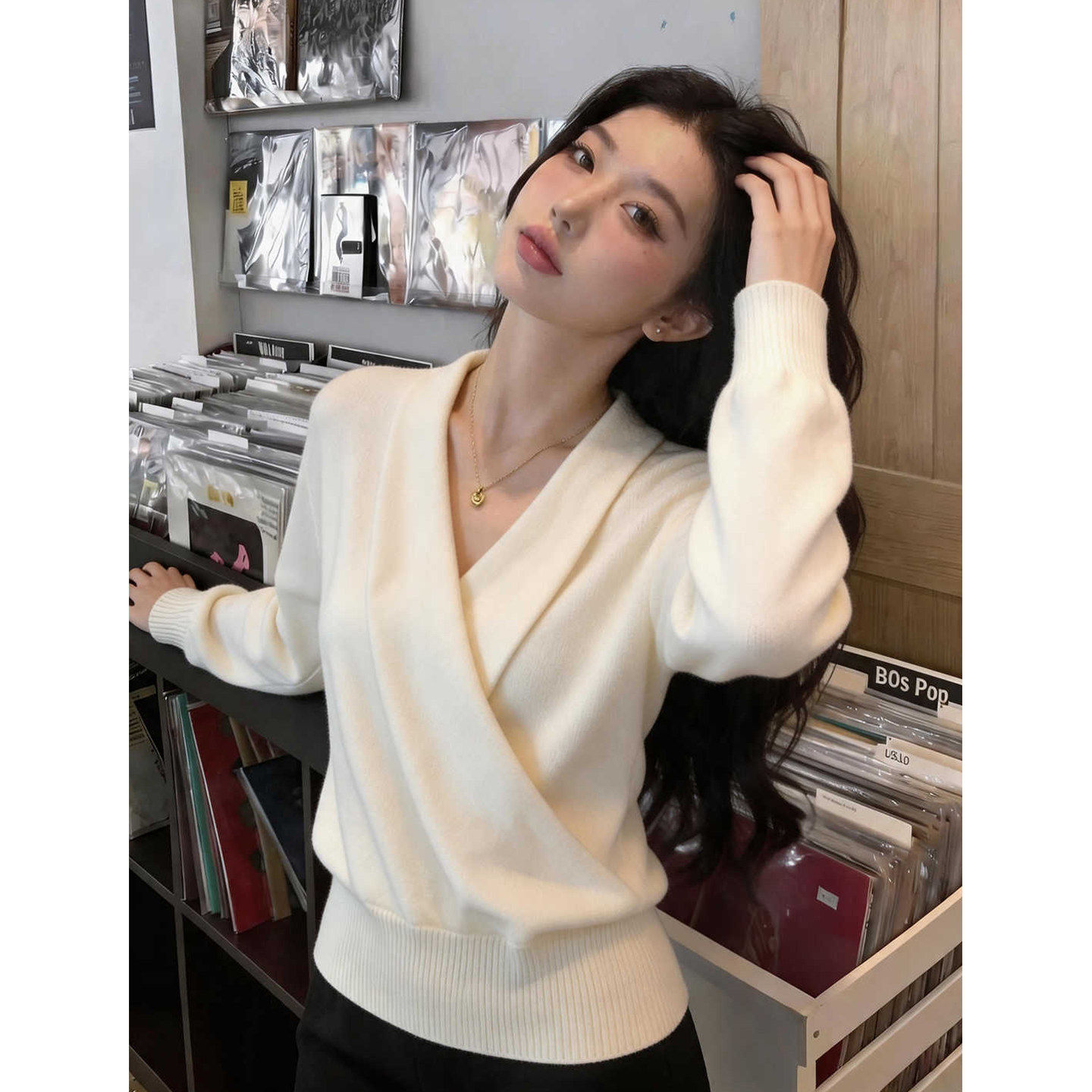 韩女入秋穿搭气质交叉v领