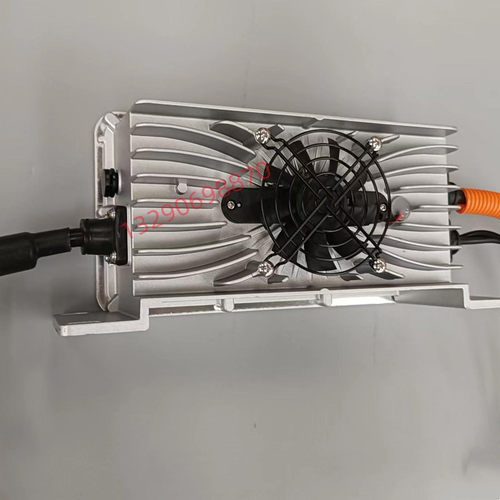 金彭充电器D70S70S7V8电动四轮车充电器金鹏60V72V车载充电机