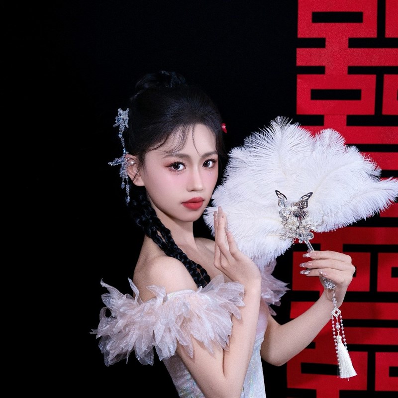 洛丽塔舞蹈旗袍折扇汉服复古仙气怀旧走秀蕾丝扇子摄影拍摄羽毛扇