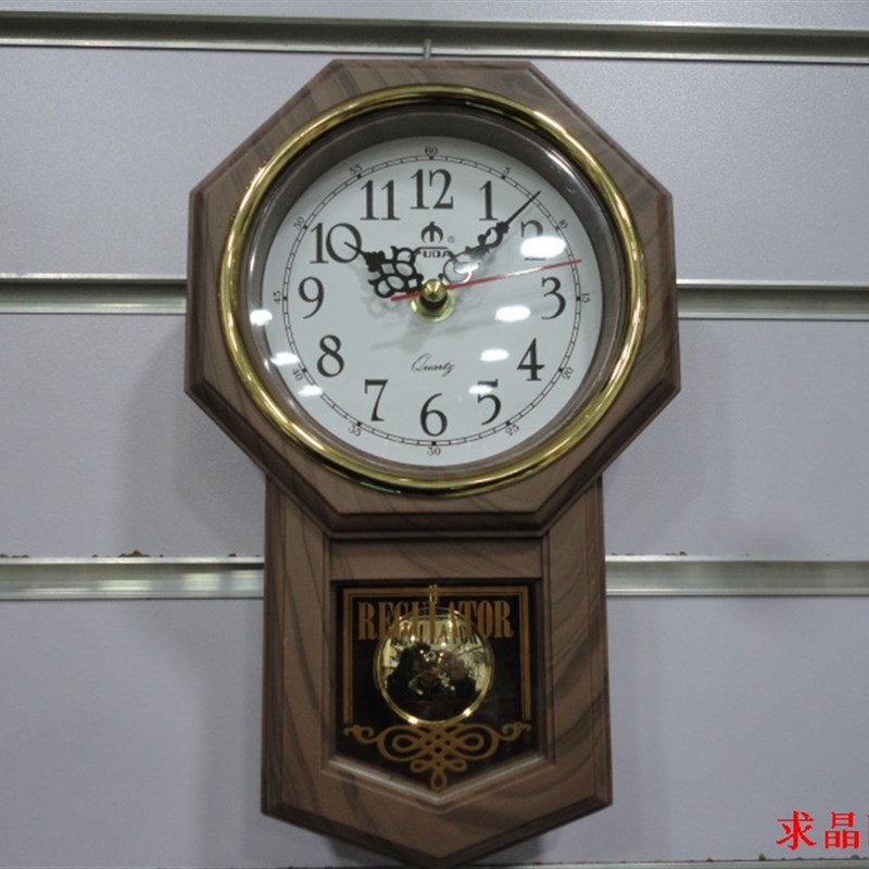 正品富达时尚创意经典欧式复古摇摆 房间客厅仿木纹八角小号挂钟图片