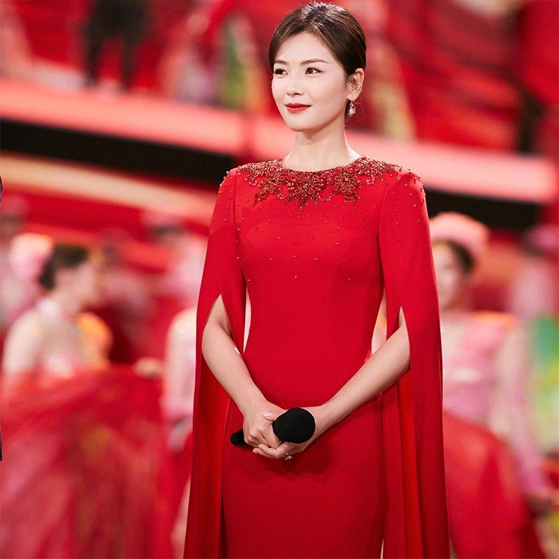 敬酒服新娘2024新款气质高级质感鱼尾订婚结婚主持人晚礼服裙红色