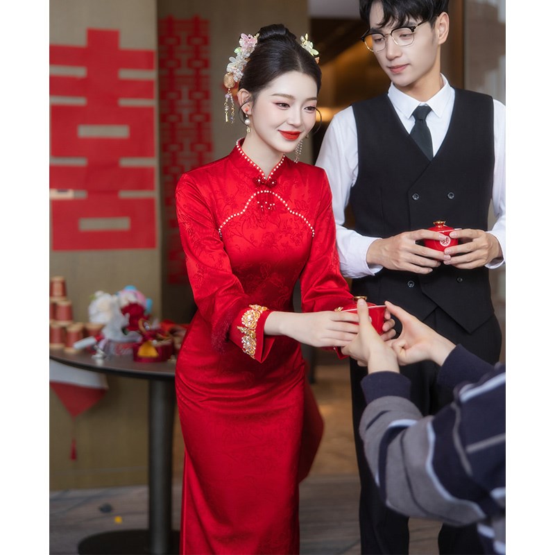 新中式敬酒服新娘2024新款加厚冬款旗袍订婚礼服酒红色连衣裙修身