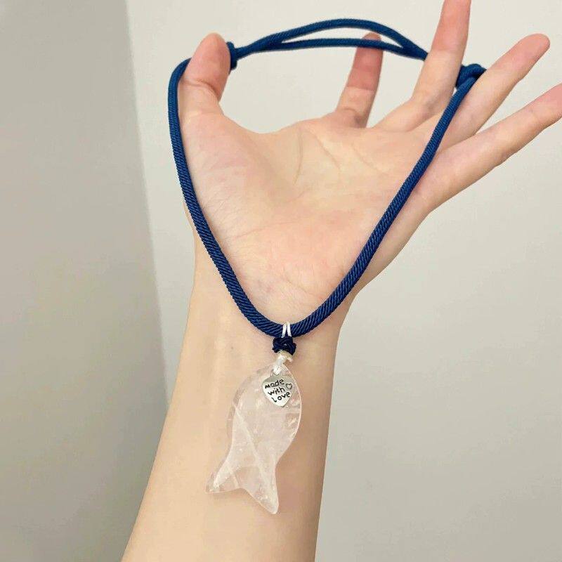 你的幸运小鱼!天然石小鱼项链女编绳挂锁骨链配饰2025新款可调节