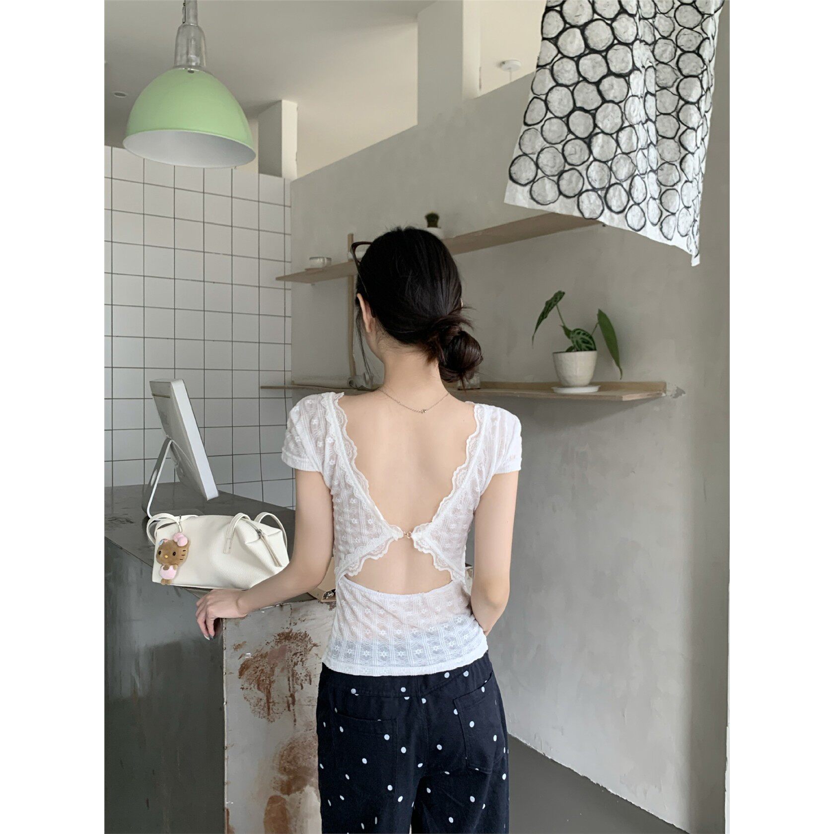 韩系纯欲风后背镂空小衫
