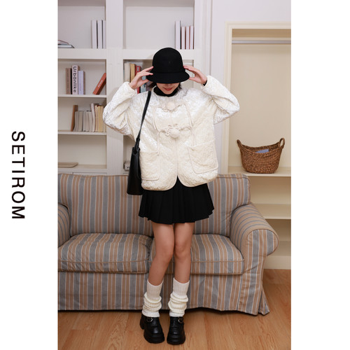 西町村屋甜美丝绒绣花棉服外套女