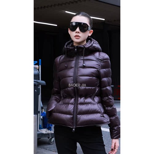 极细全拉伸丝织造格纹95白鹅绒服