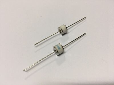 陶瓷气体放电管 防雷管 2RM120L-8 2RM120-8 2脚 120V 2R120 10KA