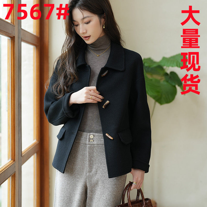 2023秋冬新款高端奶麦色呢子大衣女短款小个子牛角扣长袖毛呢外套