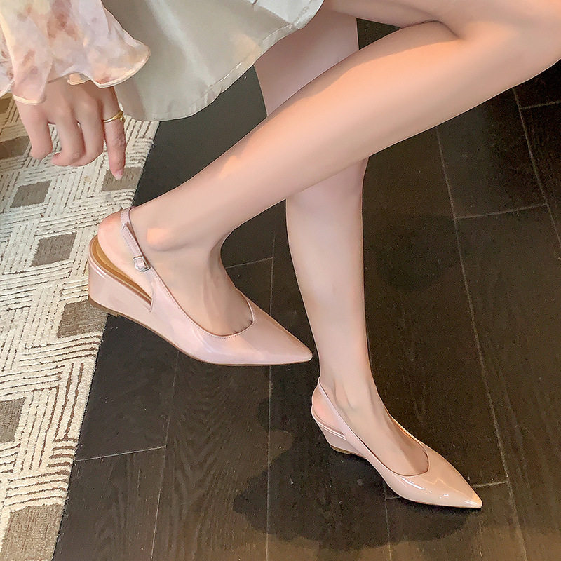 大长腿显高百搭裸色羊漆皮坡跟夏尖头高跟真皮包头后空凉鞋女