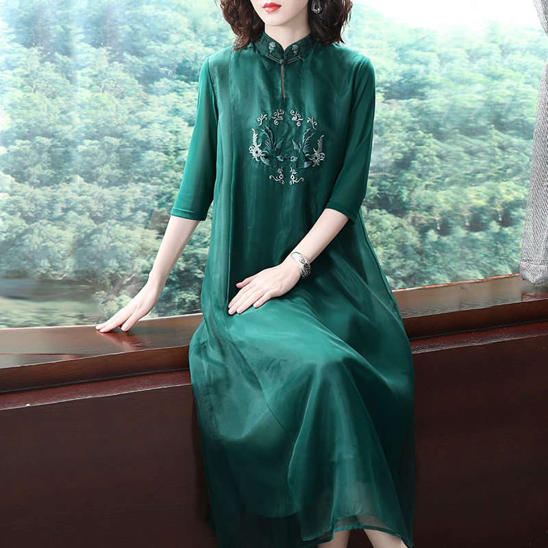 主推款 中国风酒红女装春夏款立领绣花宽松连衣裙代销
