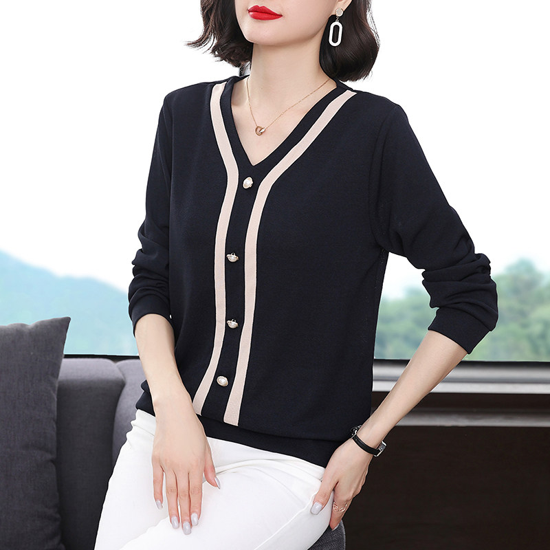 中老年妈妈春秋装新款时尚V领针织衫长袖t恤女上衣洋气打底衫外穿