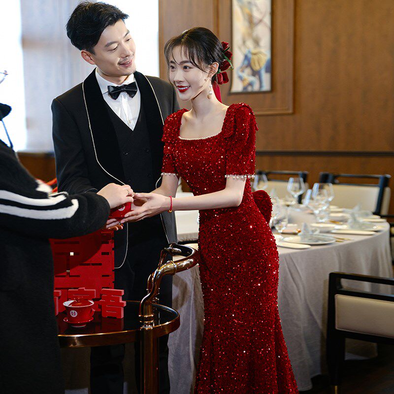 敬酒服新娘2024新款结婚高级感红色鱼尾订婚主持人晚礼服连衣裙女