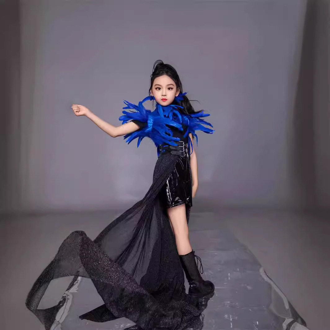 2026新款童春夏款羽毛围脖走秀潮服潮服机车服酷帅6皮裤中大童马
