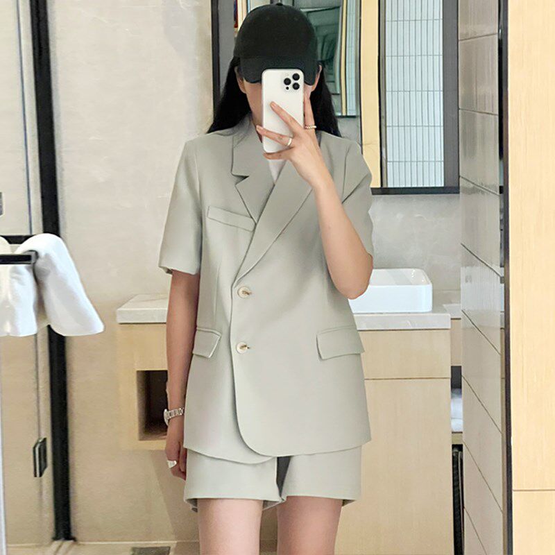 高级感薄款小西装套装女夏季新款短袖休闲西服外套短裤两件套