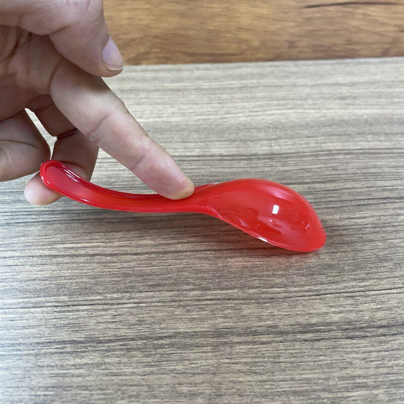一次性红勺子塑料水晶汤勺外卖喝汤饭勺调羹红色喜庆乔迁结婚家用 - 实物图