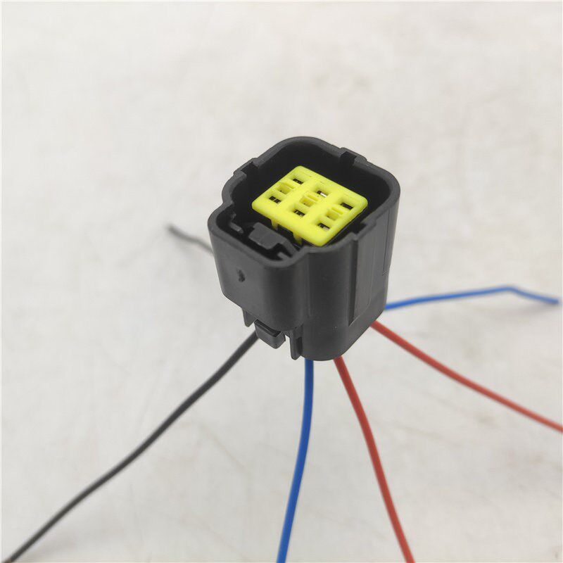 适用斯太尔M5G后尾灯插头豪瀚J5G J7B黄河少帅刹车制动灯线束插座