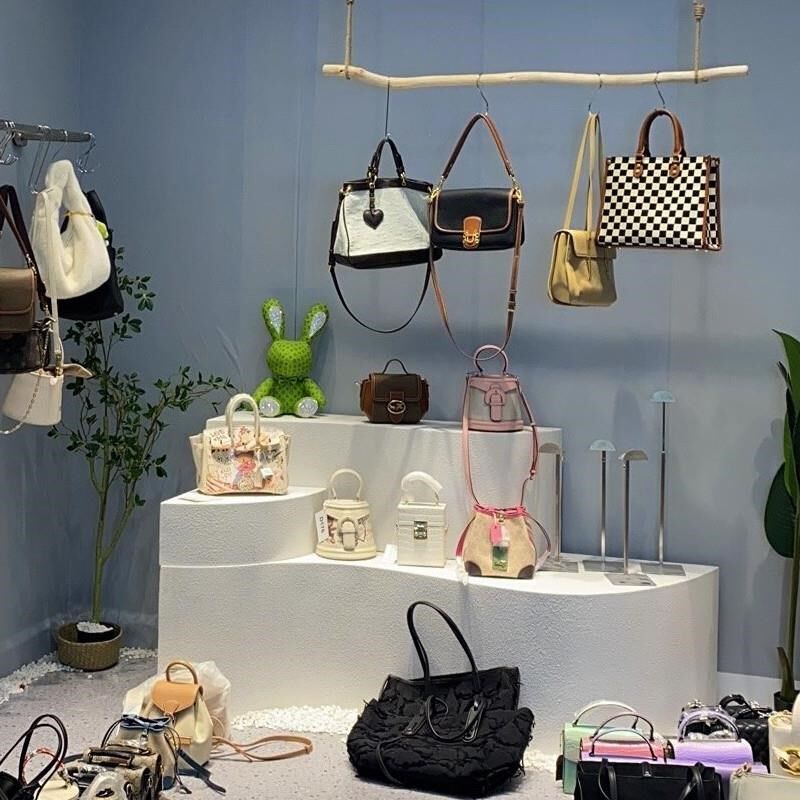 展示台手办展示柜服装鞋包店中岛桌化妆品陈列柜花店展架礼品直销