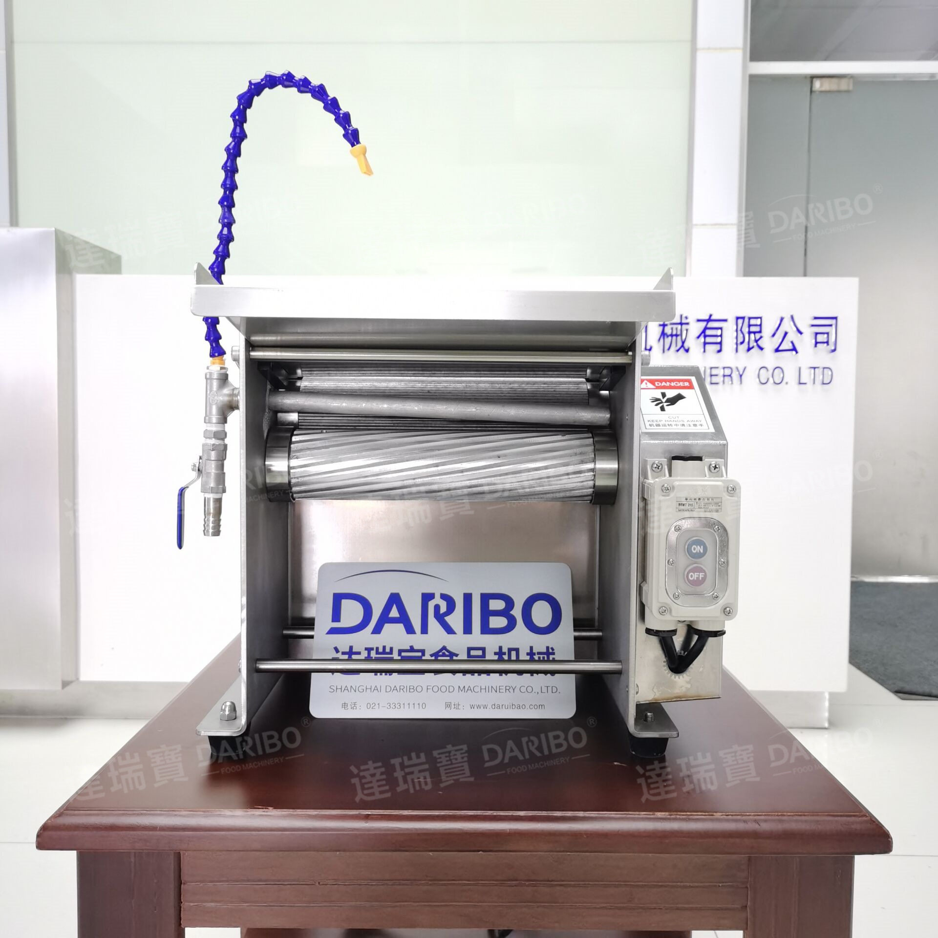 W冰鲜鱿鱼筒新鲜章鱼足八爪鱼去鱼皮机 海鲜冷冻水产鱼肉去皮机器图片