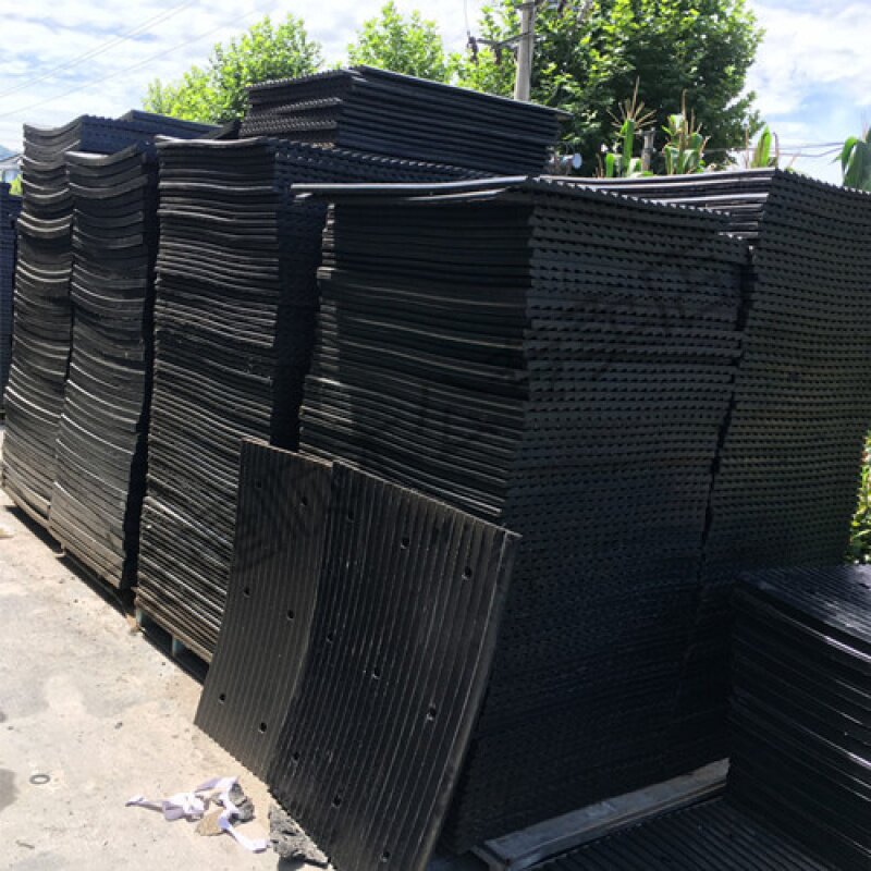 橡胶减噪板地下车库坡道防滑减震带缓冲下坡垫减速垄减速板减速带