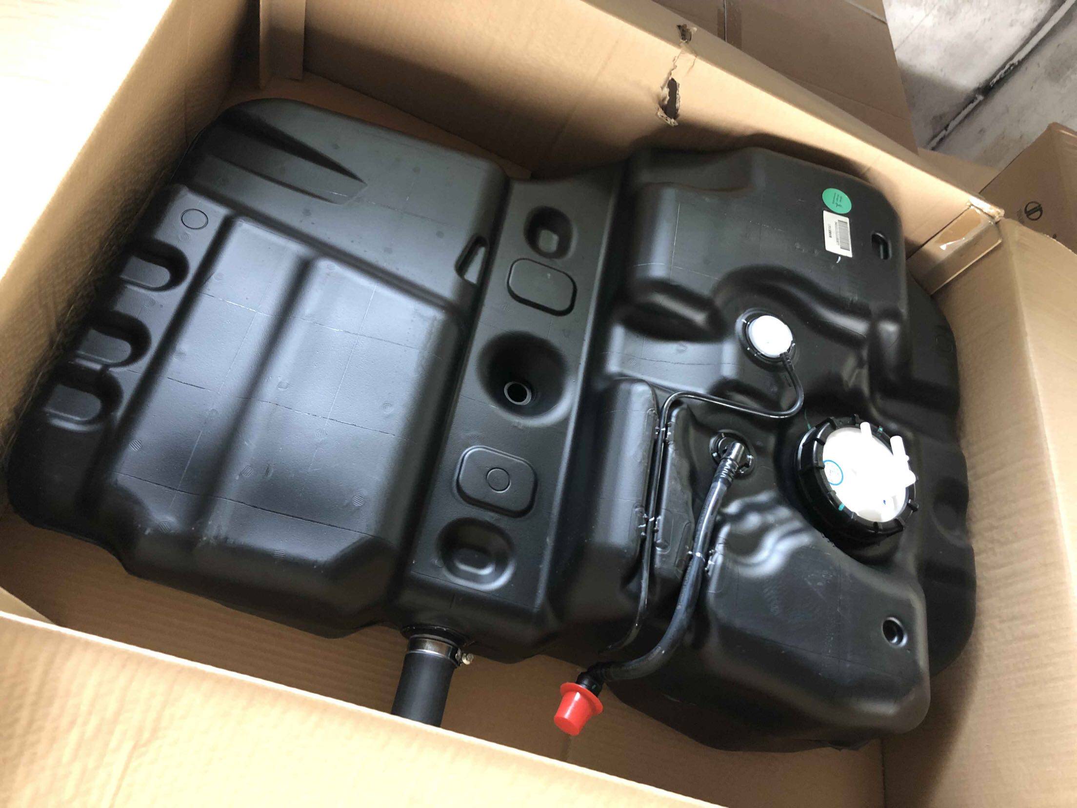 上汽大通V80油箱总成燃油箱柴油箱柴油箱大通V80燃油箱柴油箱柴油