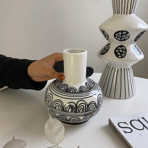 设计师款条纹艺术风格釉面双耳白色陶瓷花瓶创意家居摆件软装饰品