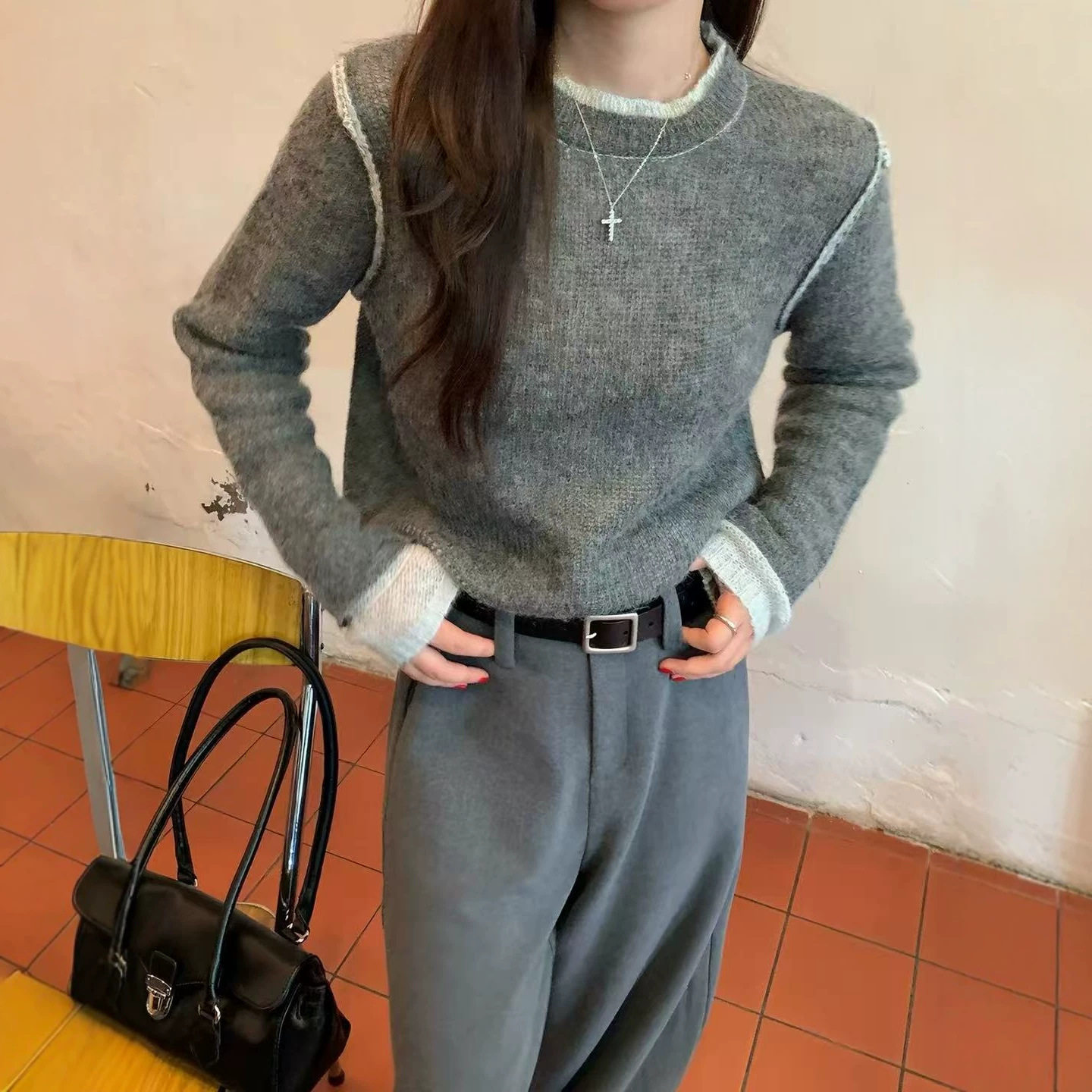 韩系慵懒马海毛灰色毛衣女秋冬撞色宽松假两件套头针织衫内搭上衣