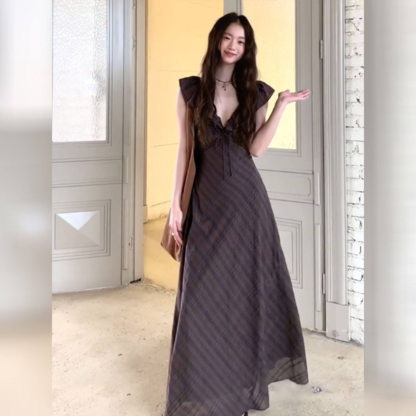 法式复古格纹连衣裙女2026夏季新款荷叶边收腰显瘦度假风气质长裙