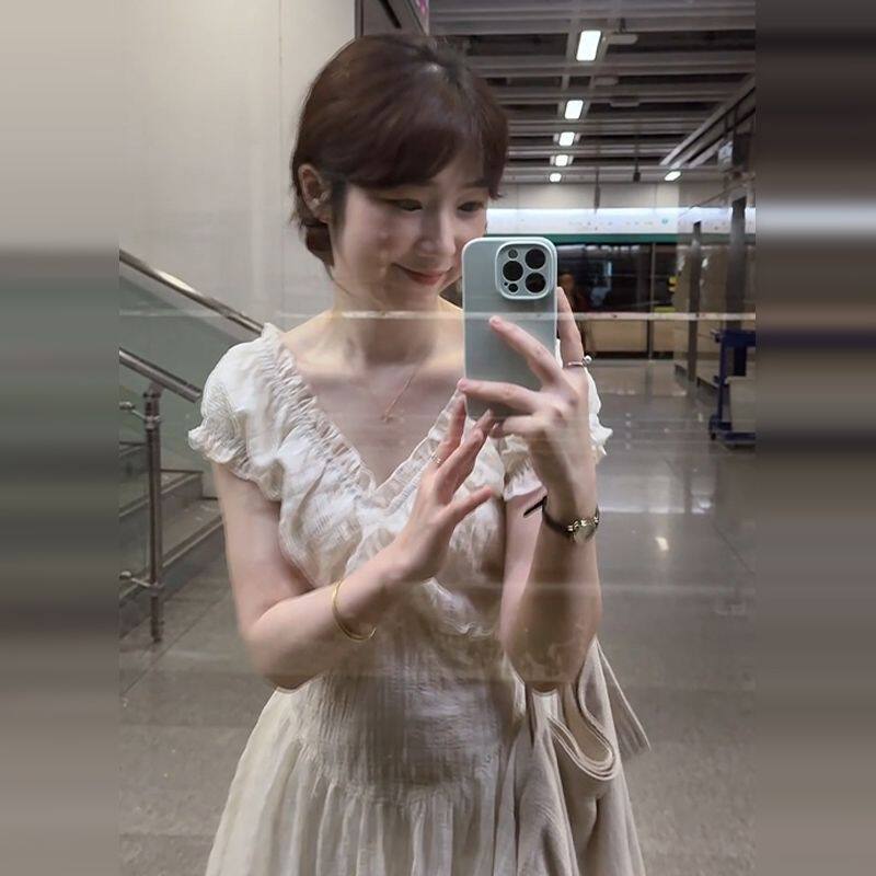 法式v领蕾丝花边连衣裙子女夏季2026新款高贵漂亮设计感公主短裙