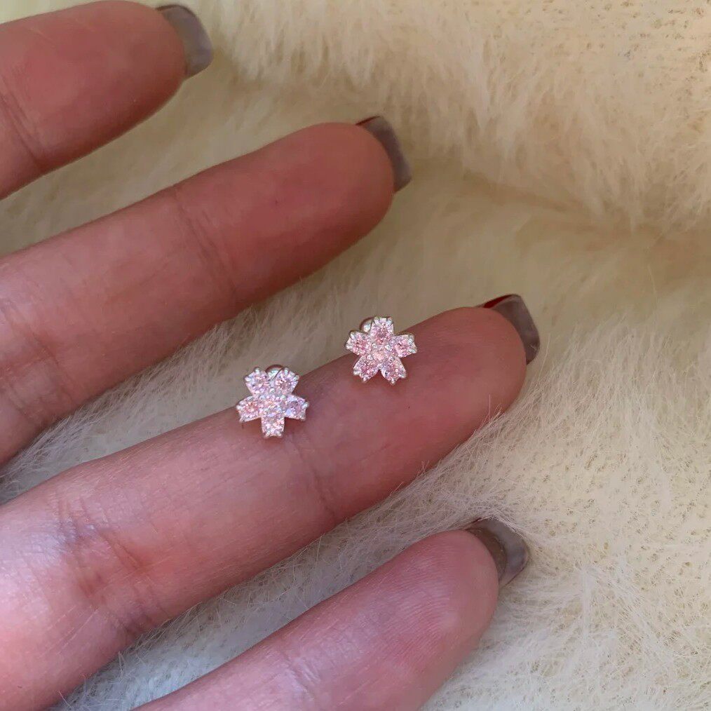 S999银针小巧精致粉色樱花耳钉女韩系简约镶锆石花朵温柔螺旋耳饰