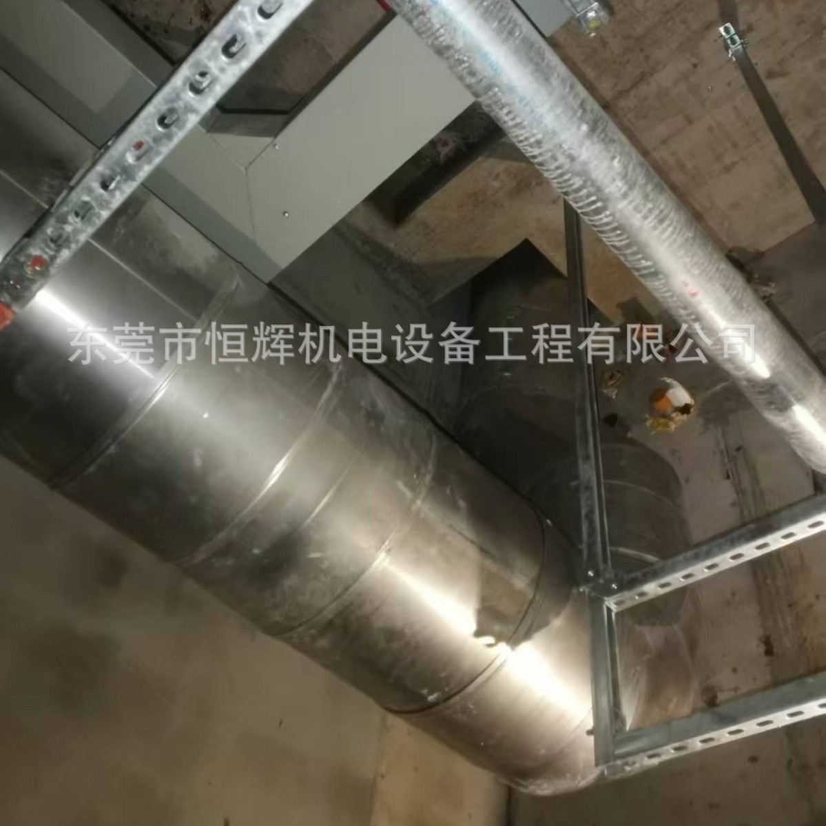 发电机房烟管烟囱304不锈板制作中间设伸缩节顶设防雨风帽