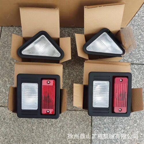 美国山猫 S160 S185 S300滑移装载机照明灯 前灯6718043 6718042