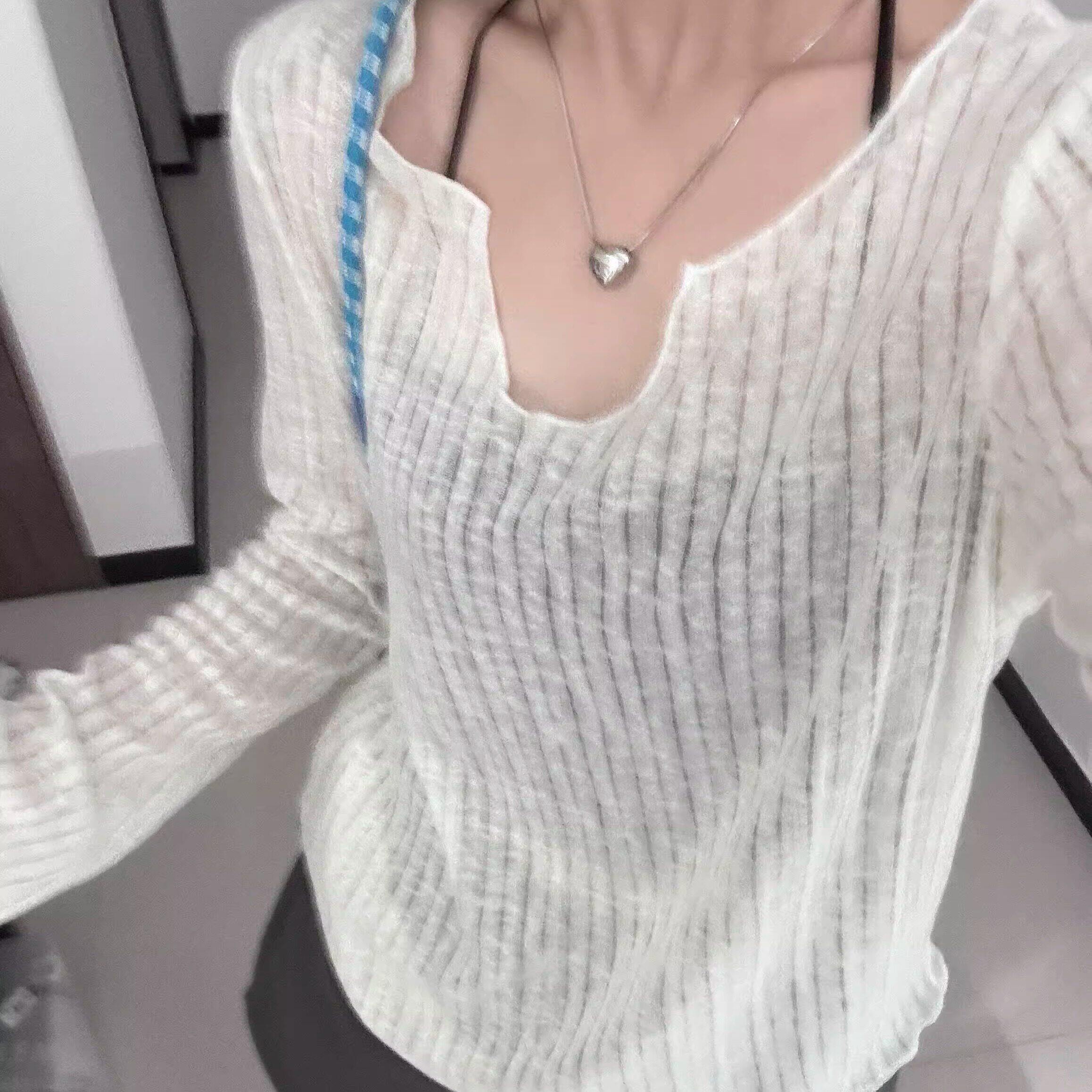 小V领罩衫女春装新款微透视性感辣妹长袖T恤夏季外穿冰丝防晒上衣