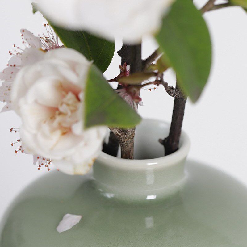 大鱼美器 豆青梅瓶 陶瓷花瓶景德镇纯手工花器茶席花餐桌办公桌瓶