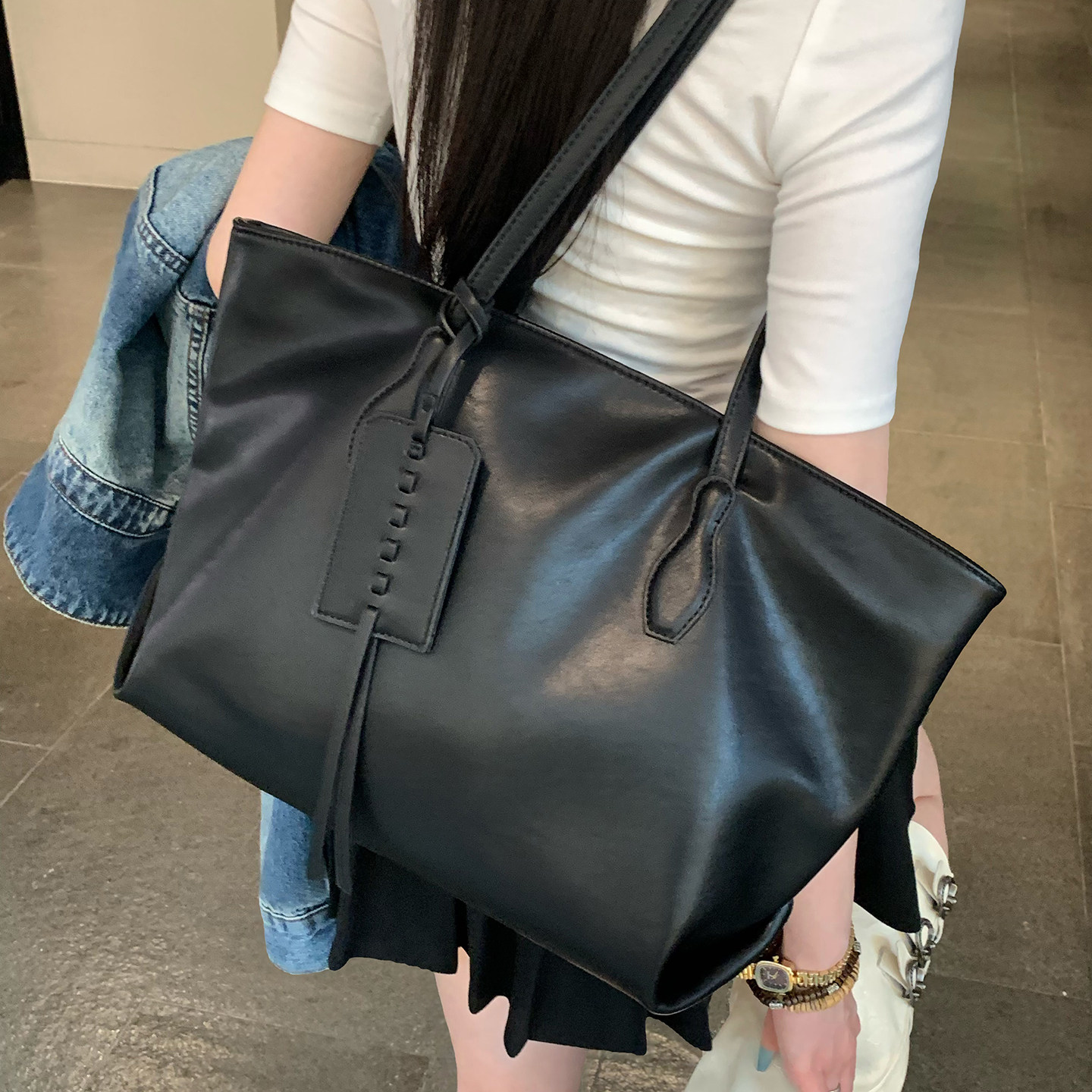 不辣Bula植鞣皮黑色托特包包女图片