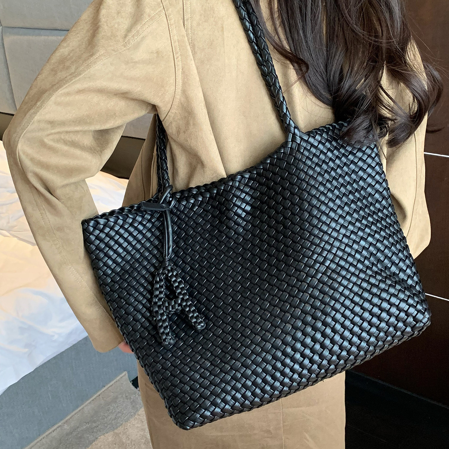 不辣Bula 黑色编织女包2026新款大容量托特包通勤包百搭单肩包女