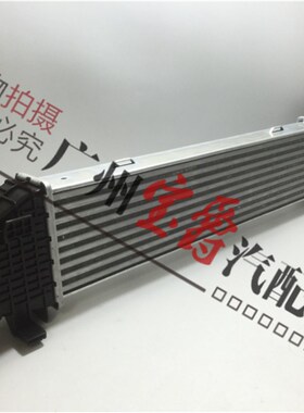 适用奔驰C级W204中冷器C180涡轮增压C200散热器C230C260C300